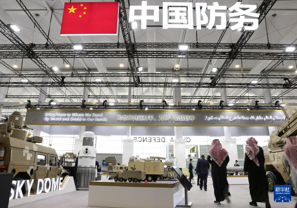 中国空军飞行表演队亮相沙特世界防务展